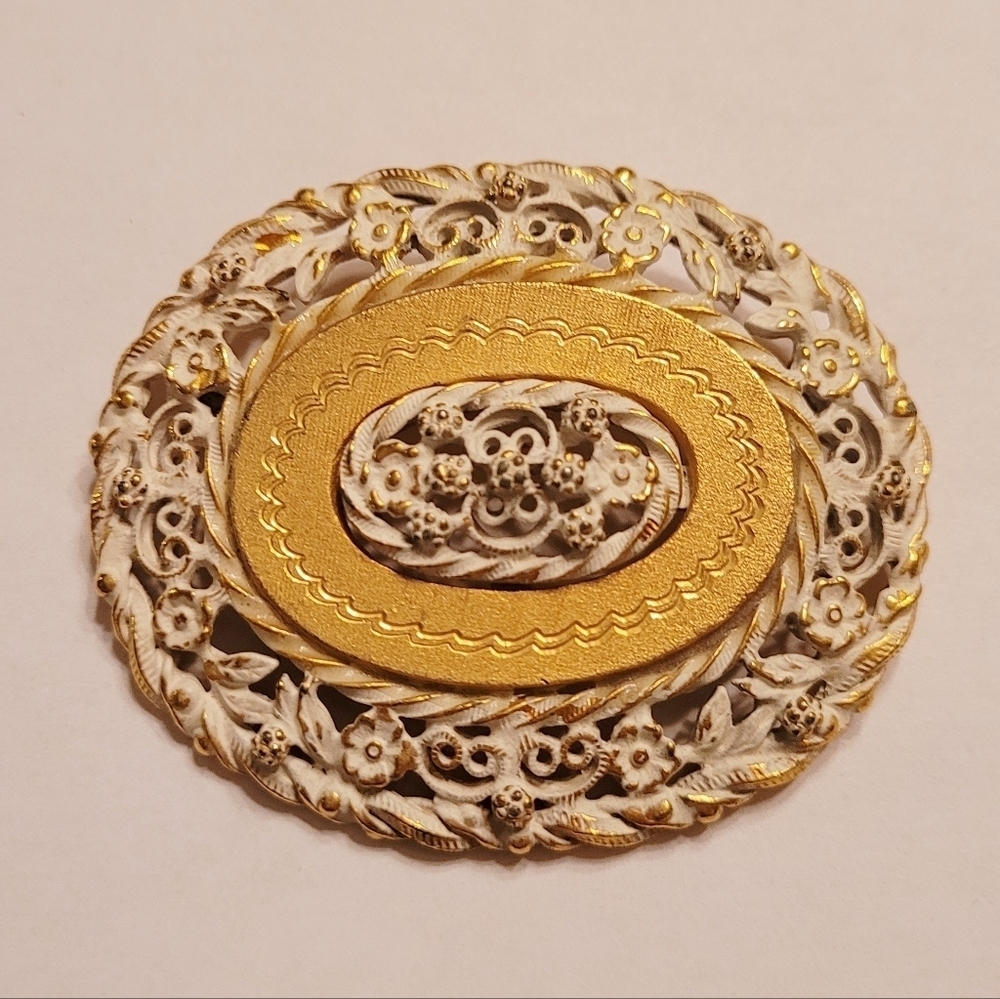 Vintage Gold Tone White Enamel Floral‎ Filigree Oval Brooch Pin Victorian Style